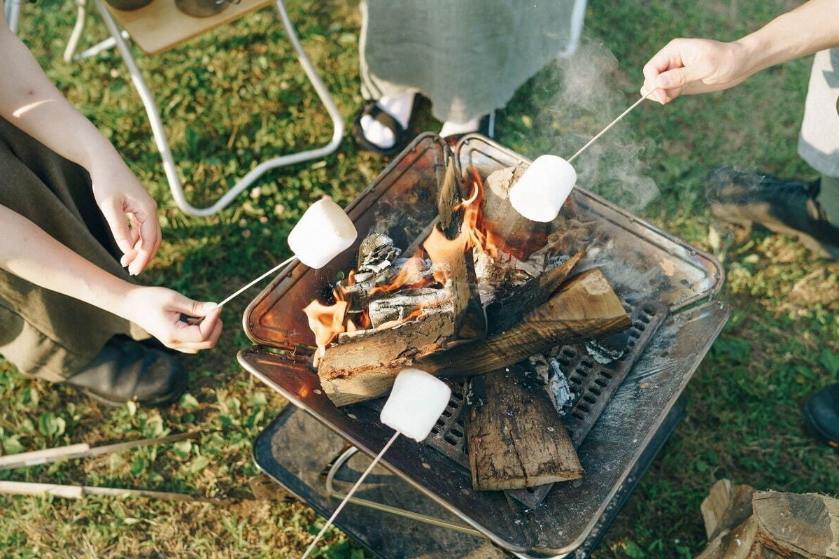 スノーピーク 焚火ラウンジ」都心から約1時間昭島市にオープン、手ぶら
