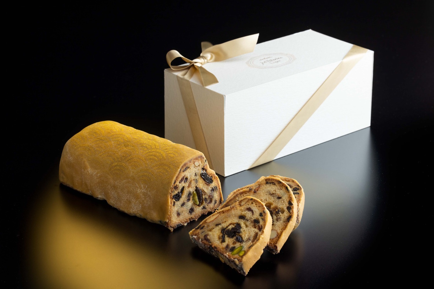 ジョエル・ロブション限定シュトーレン、旨味凝縮“レア・ドライ加工”の