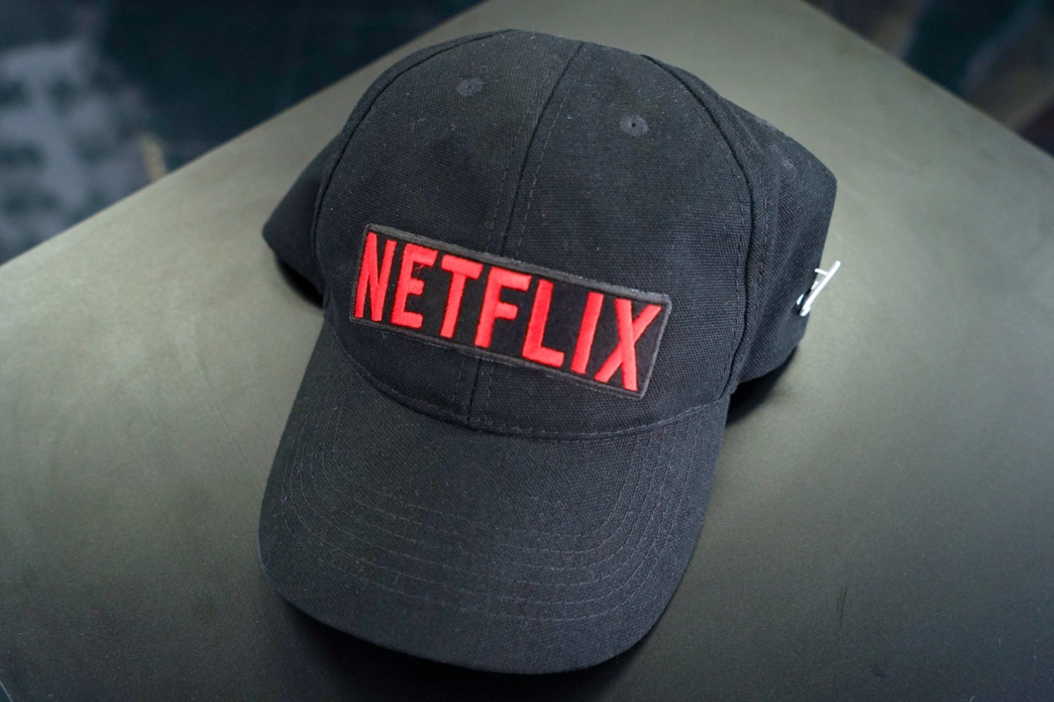 ジュンヤ ワタナベ マン、ネットフリックスやコカ・コーラのロゴ入り