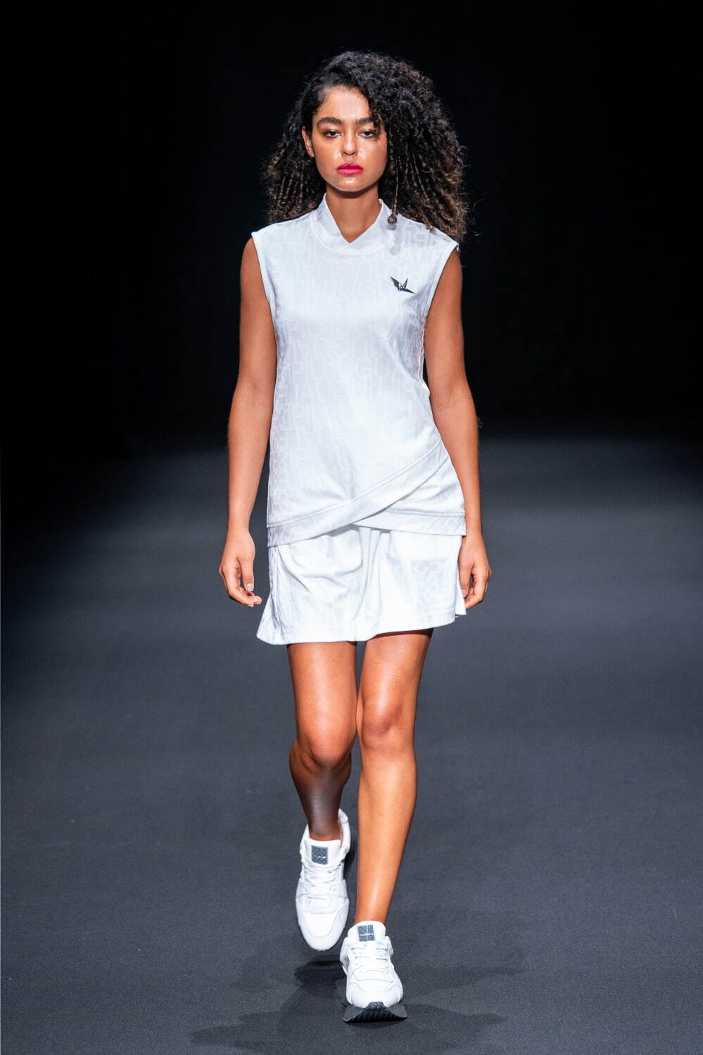 ウノ ピゥ ウノ ウグァーレ トレ ゴルフ 2024年春夏コレクション、機能