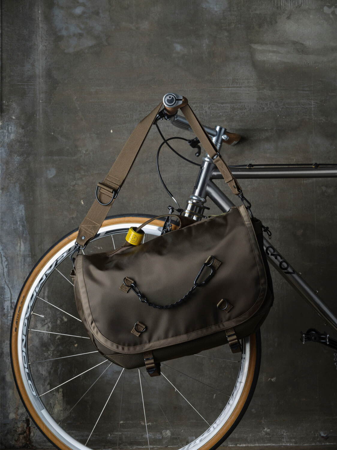 POTR新作「ライド」自転車など“移動時”に特化した3WAYロールバッグや