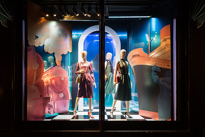 ミウッチャ・プラダの世界をたどる大規模展「プラダスフィア展」が英