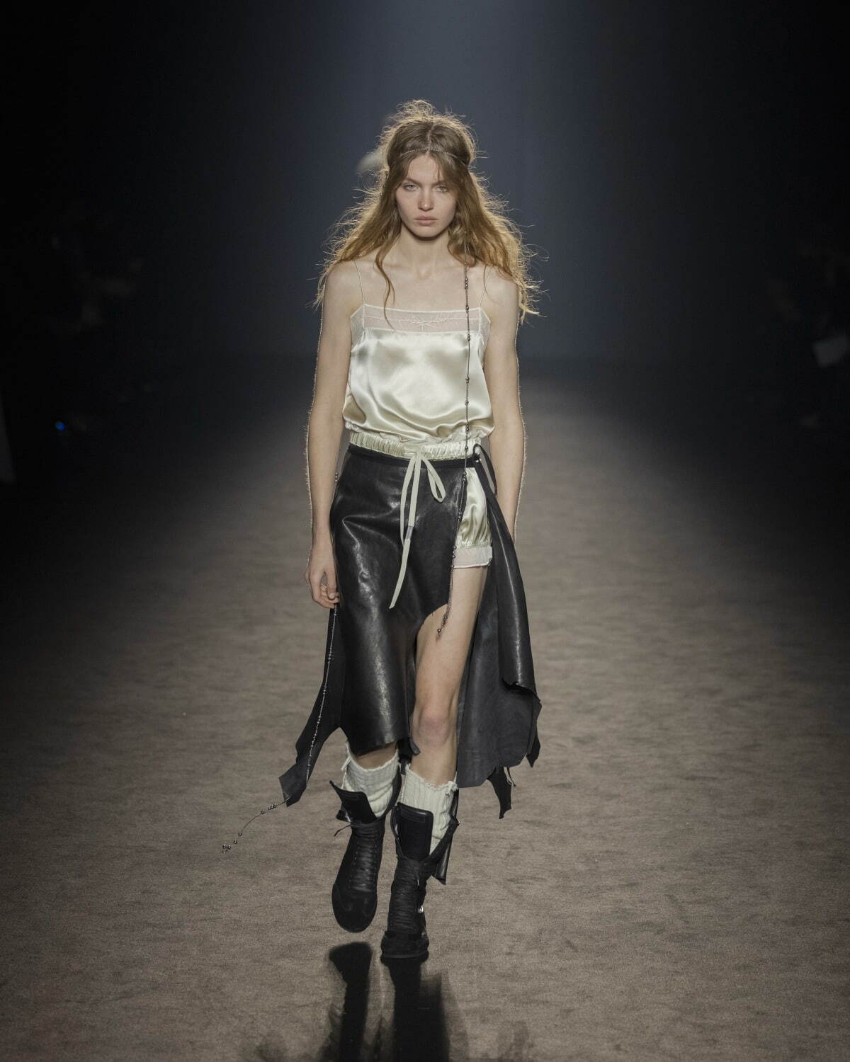 アン ドゥムルメステール(ANN DEMEULEMEESTER) 2024-25年秋冬