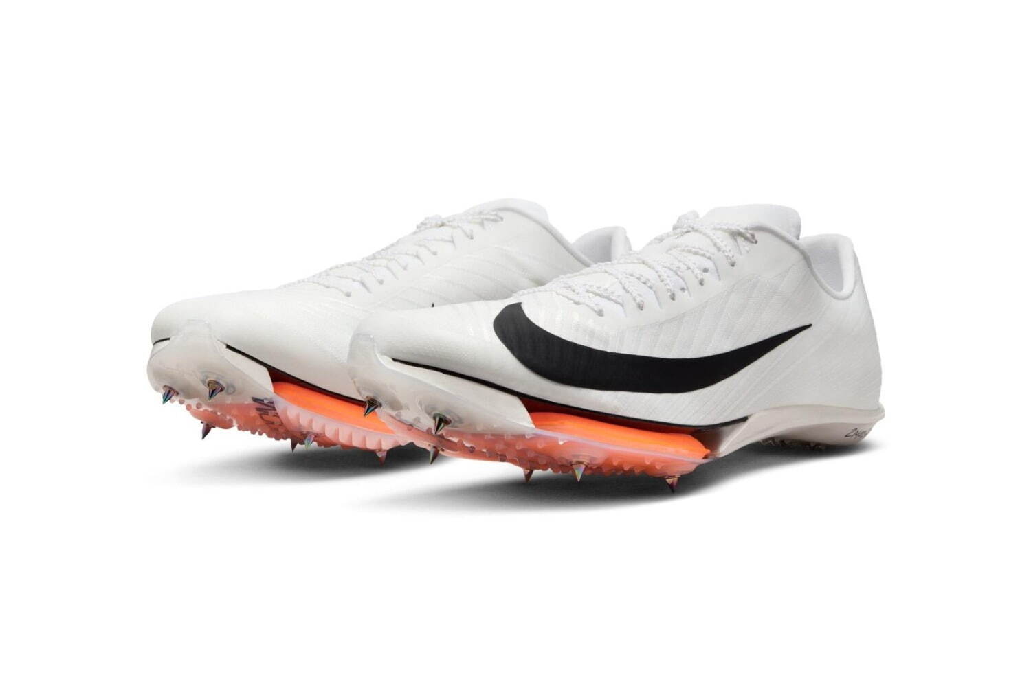 ナイキのスパイクシューズ新色、ホワイト基調アッパーにオレンジの
