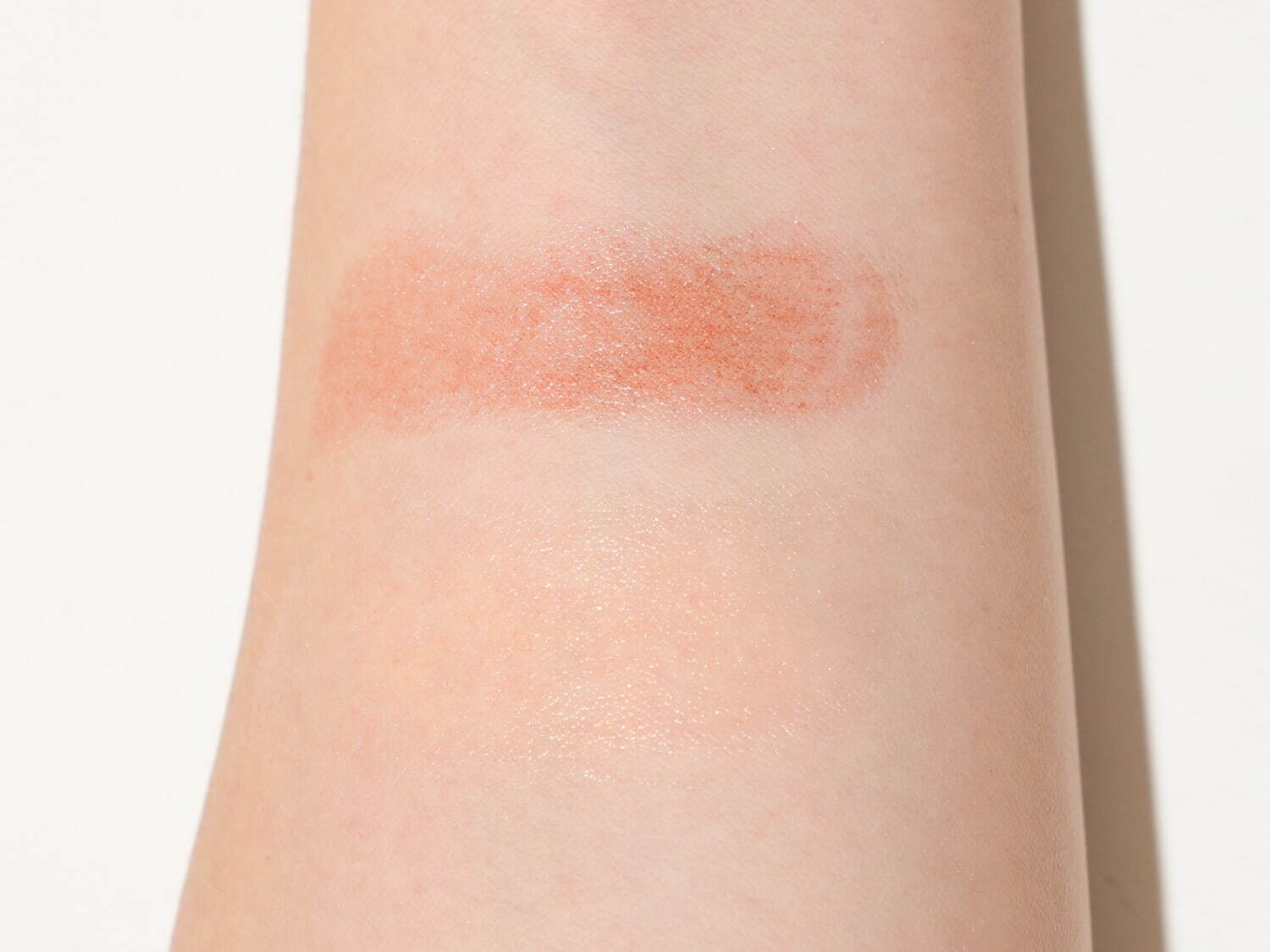 シャネル「空想の庭」24年夏コスメ、“花々の色彩”纏うスティックアイ