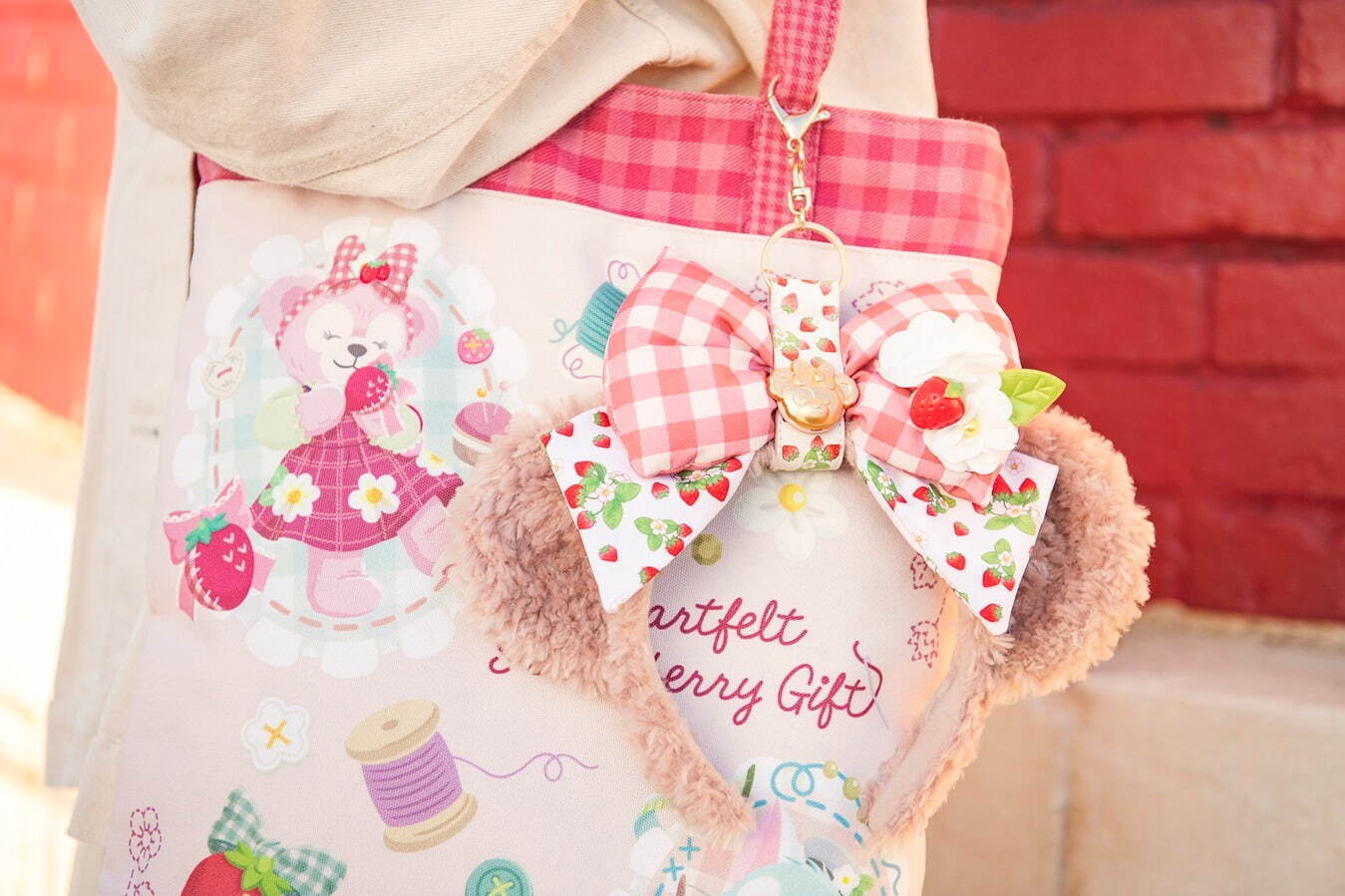 ダッフィー＆フレンズ“苺”モチーフのぬいぐるみなどグッズや限定