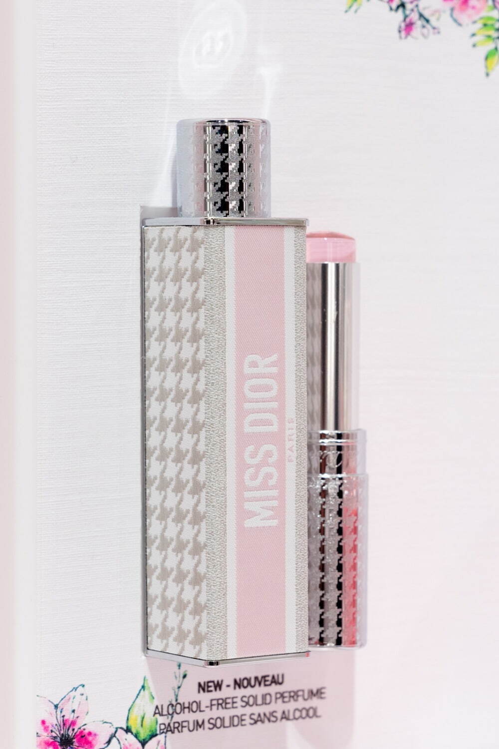 ディオール 魔法のトランク」限定イベントが新宿伊勢丹で、“千鳥格子柄