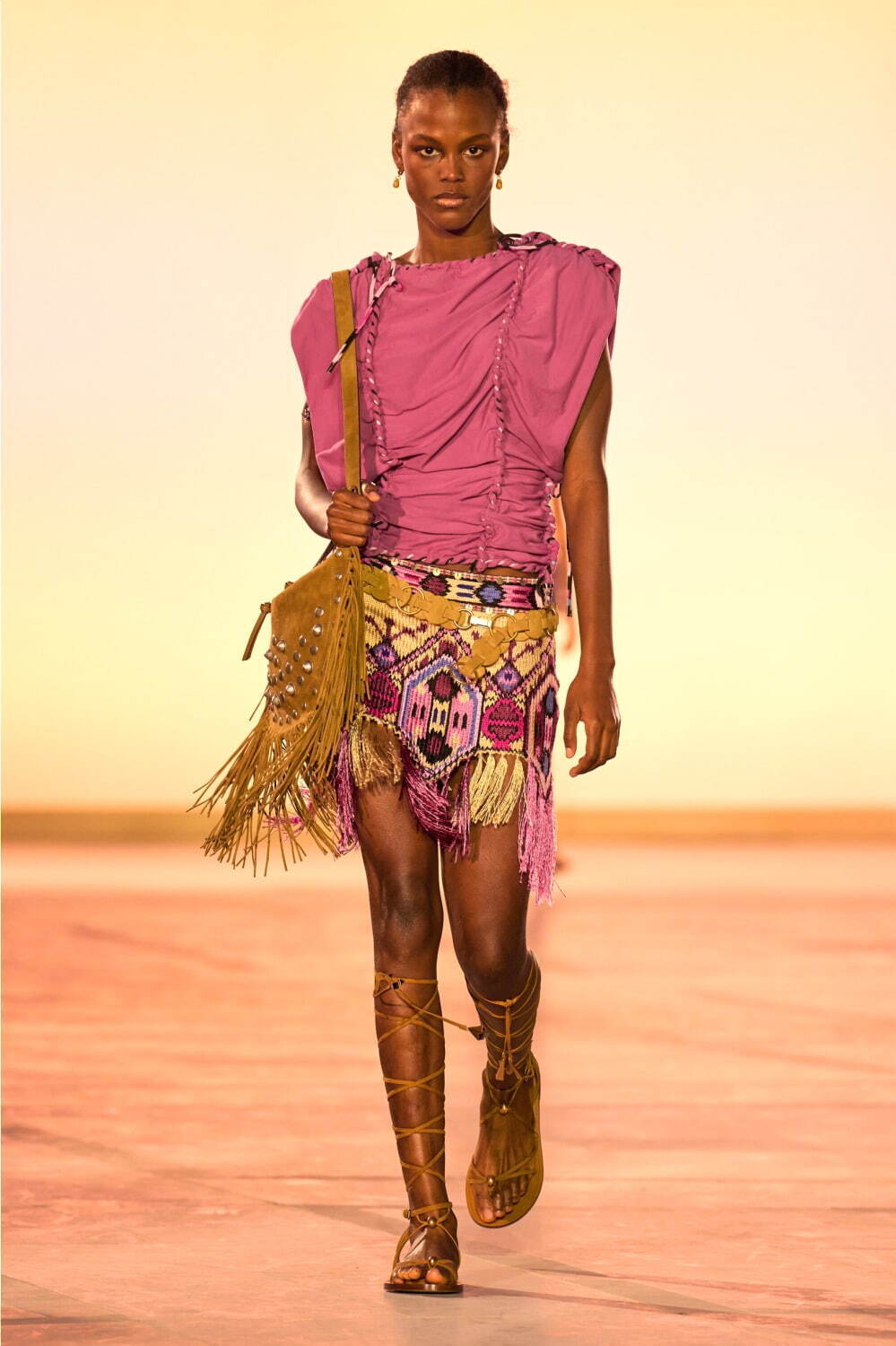 イザベル マラン 2025年春夏コレクション - アマゾンを思わせる