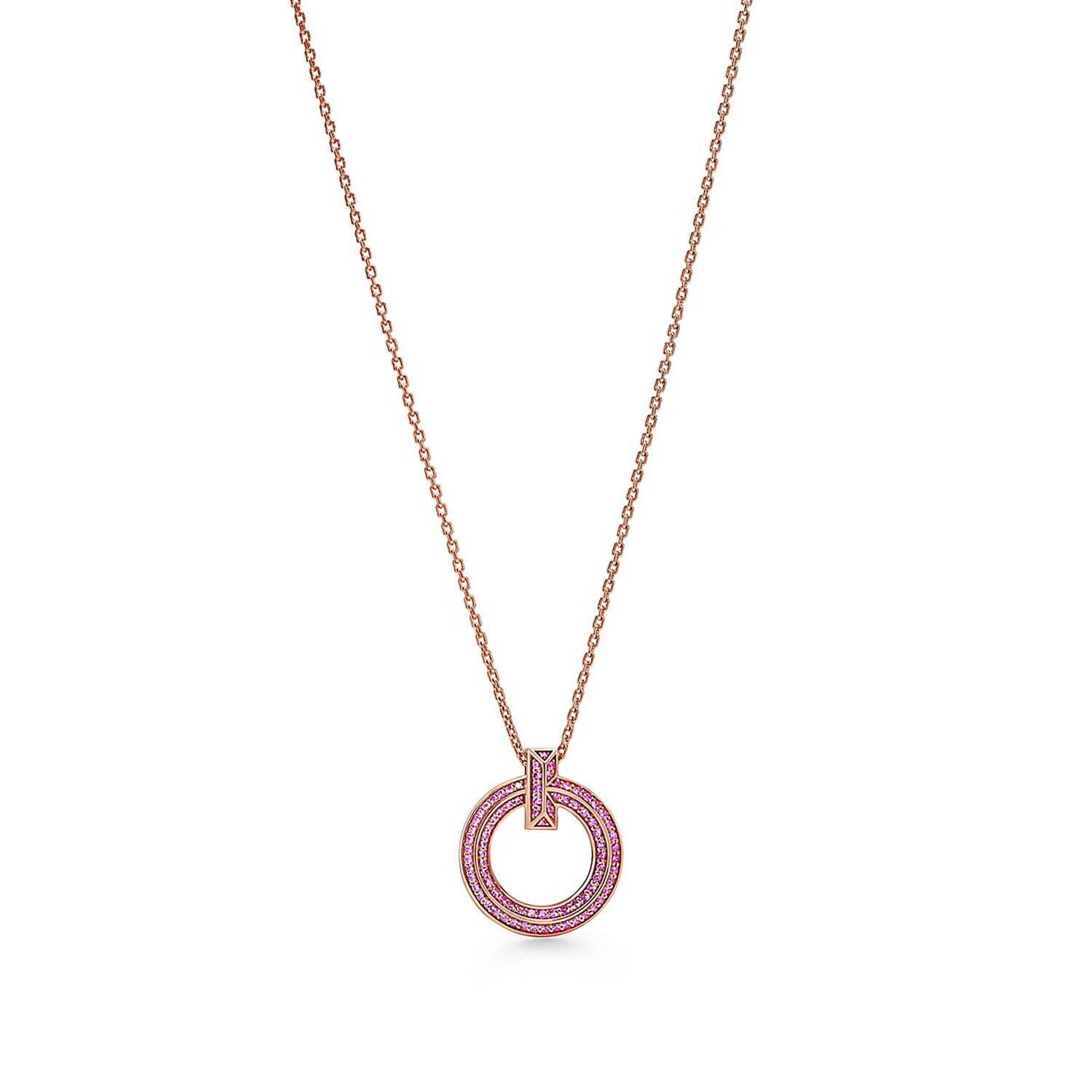 ティファニー T ワン」24年クリスマスジュエリー、“ピンク サファイア