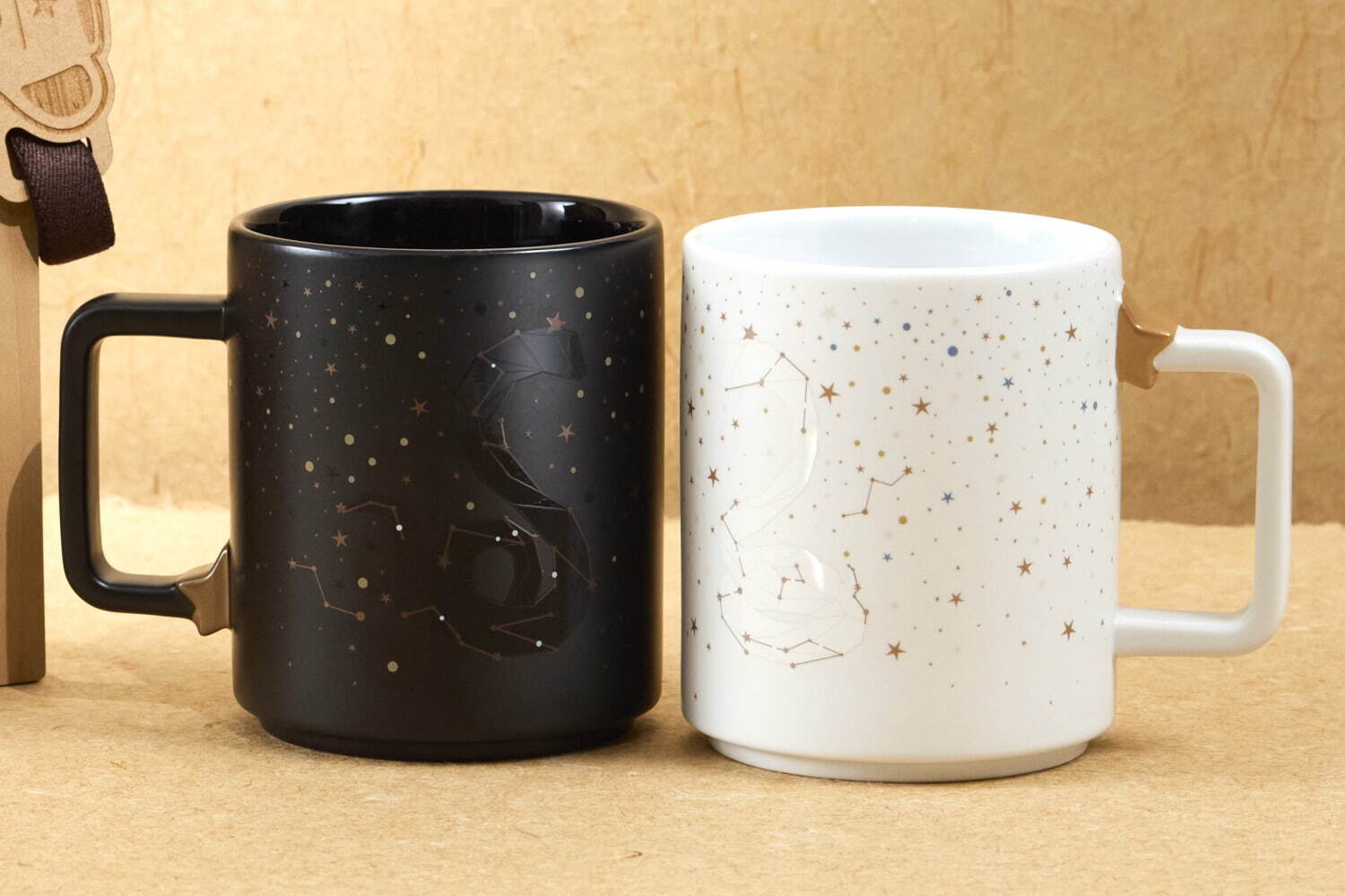 スターバックス リザーブ ロースタリー 東京「巳(へび)」モチーフの