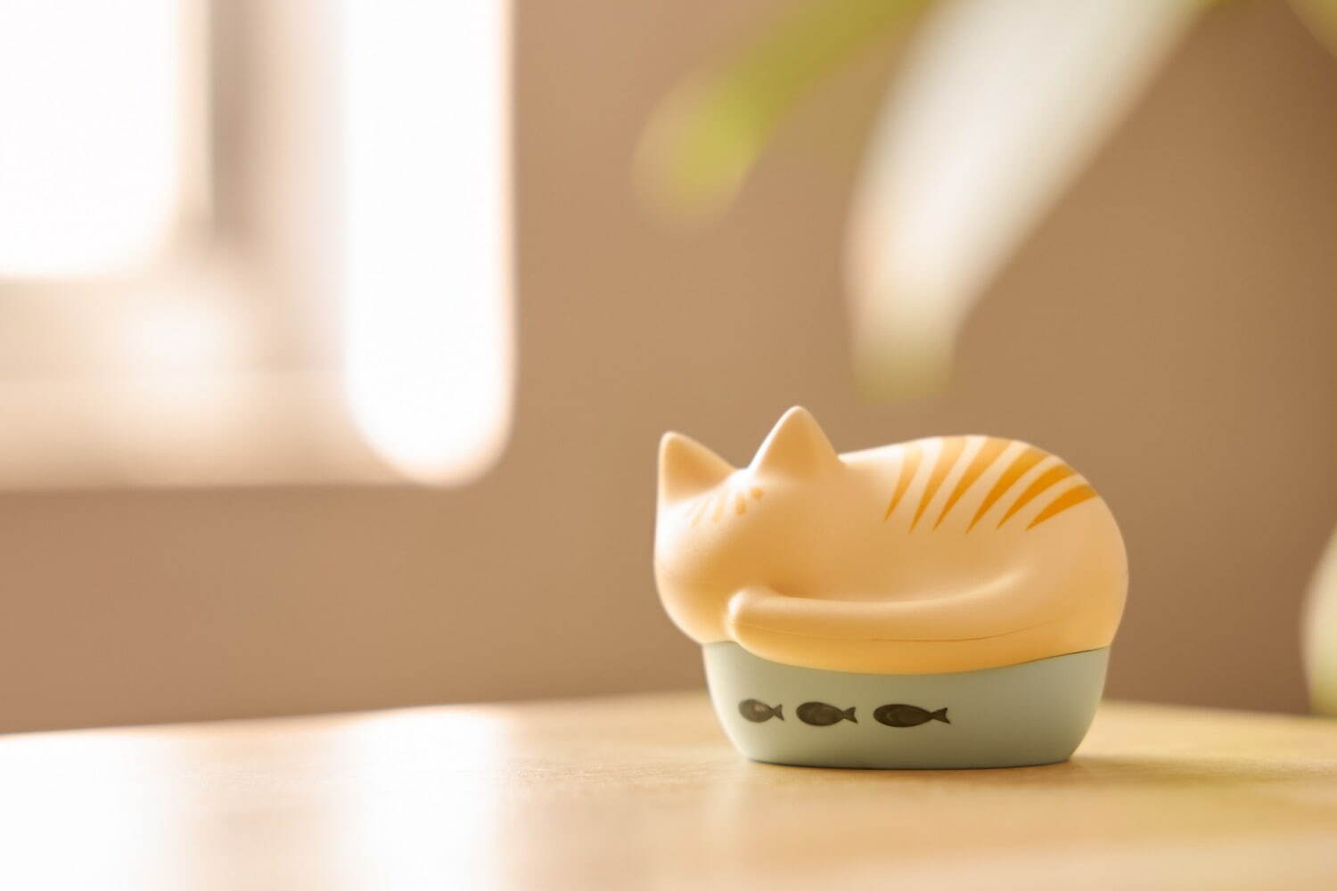 眠る猫型”完全ワイヤレスイヤホンに「ハチワレ」や「ミケ」の新色