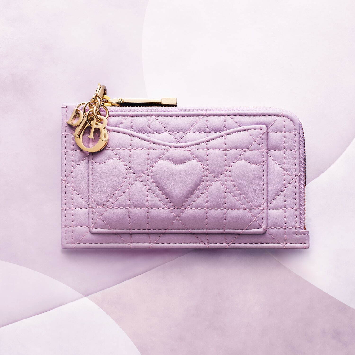 ディオール“幸運を呼ぶハート”の「カナージュ」ステッチ入りミニ財布