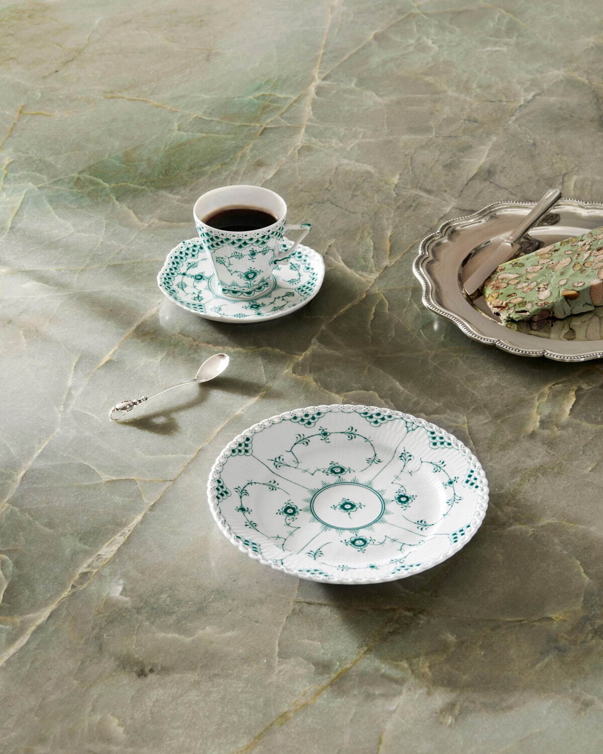 ロイヤル コペンハーゲン“エメラルドグリーン”のテーブルウェア