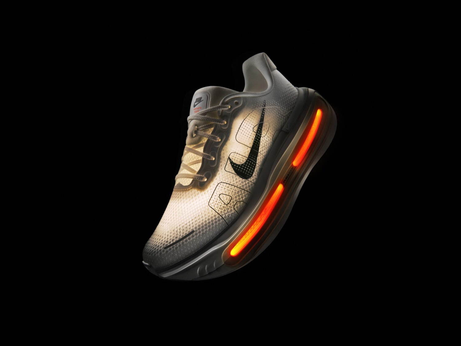 ナイキ ボメロ」史上最高のクッション性を誇る厚底ランニングシューズ