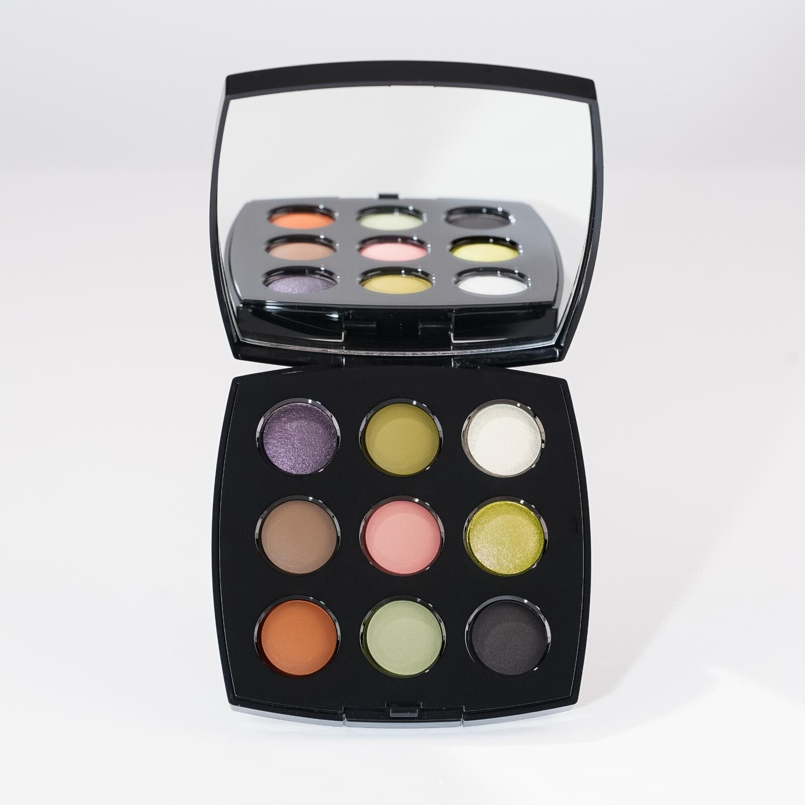 シャネル2025年クリスマスコスメ、9色アイシャドウ「レ ヌフ オンブル