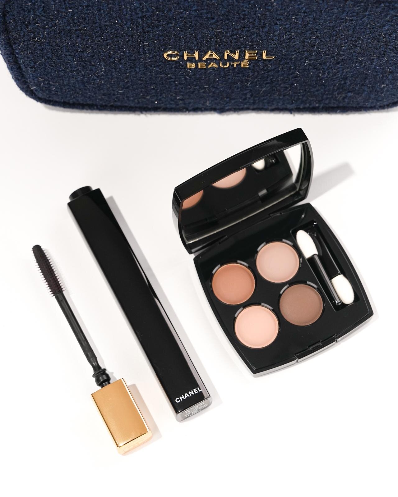 シャネル2025年クリスマスコフレ「カメリアチャーム」ポーチ付きメイク