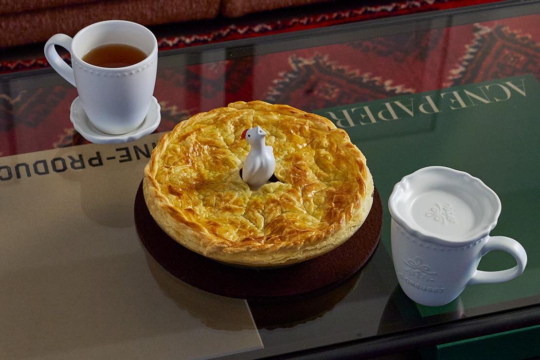 ル・クルーゼの25年クリスマス限定“蔦や花のレース”ココット鍋＆フタ