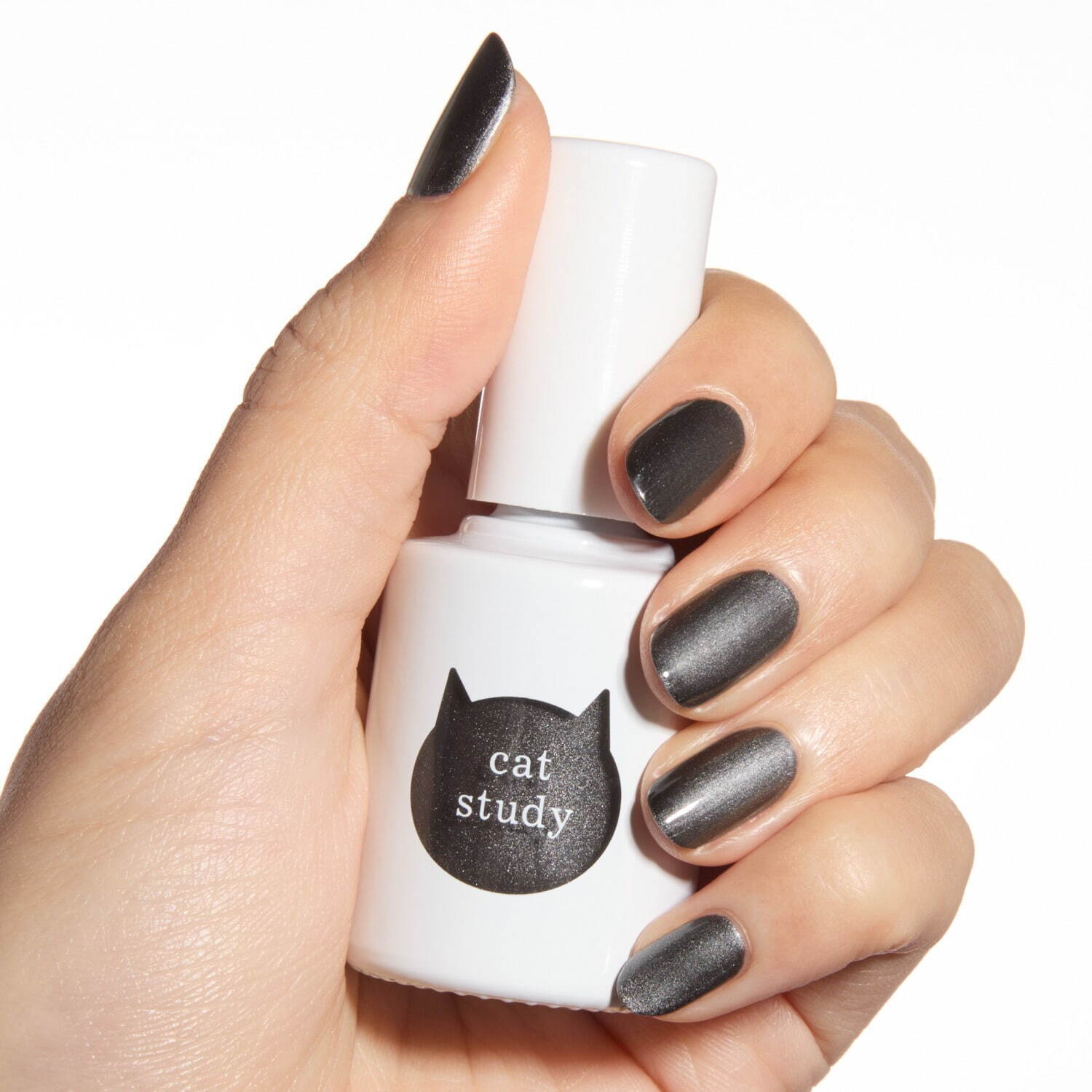uka「ネコ」着想の25年春ネイル、“猫の毛並み＆瞳”イメージの