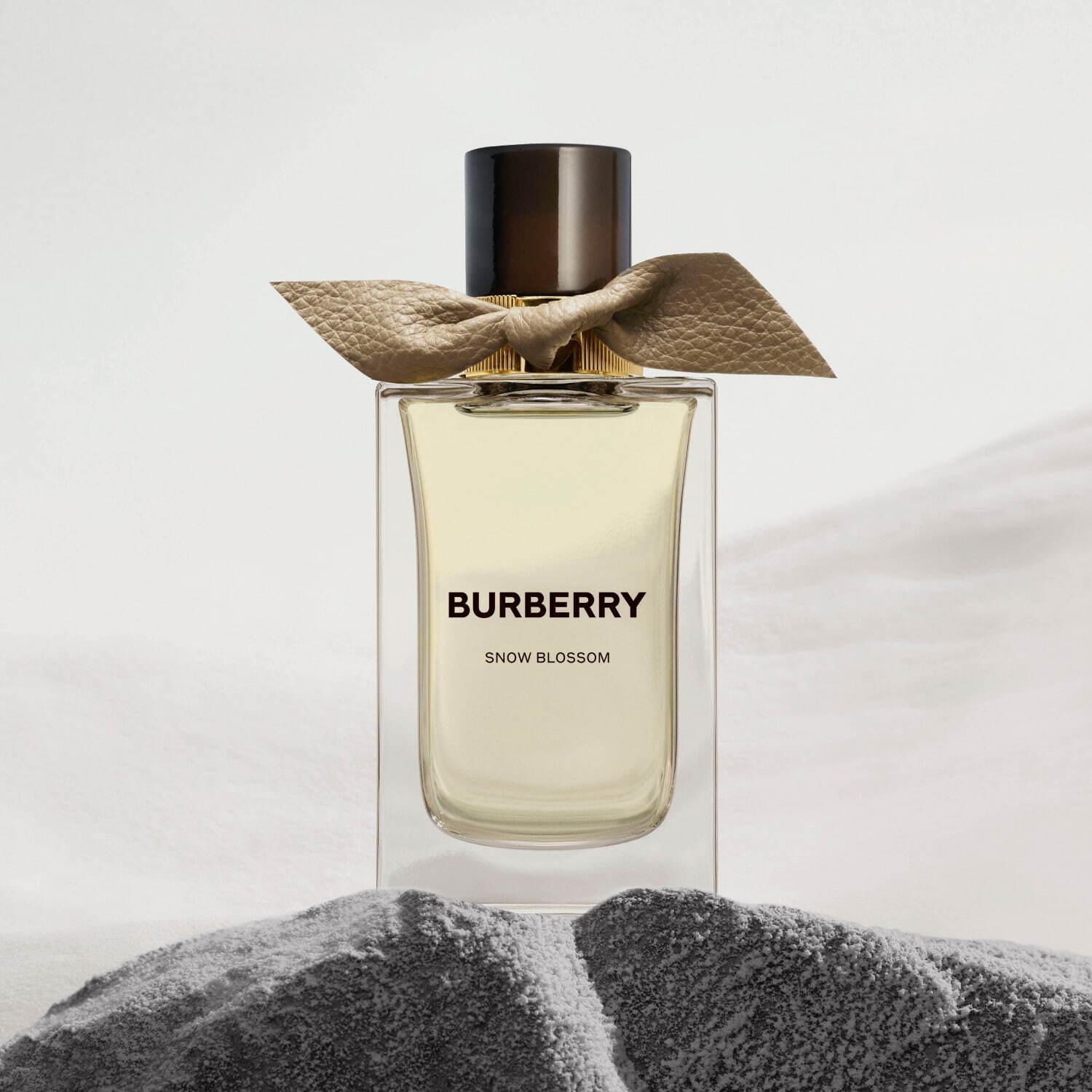 バーバリー シグネチャー」高級フレグランスコレクション誕生