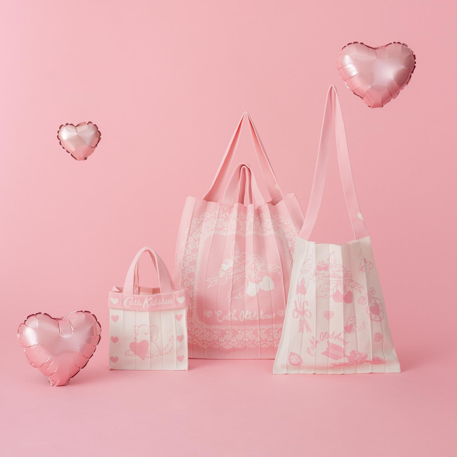 キャス キッドソン“ハートを運ぶワンちゃん”のバレンタイン柄ニット