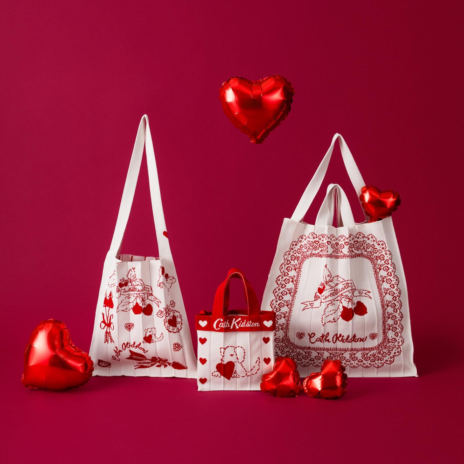 キャス キッドソン“ハートを運ぶワンちゃん”のバレンタイン柄ニット