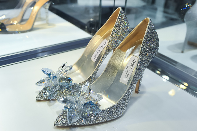 シンデレラの“ガラスの靴”をデザイン！ジミー・チュウほか8ブランドの