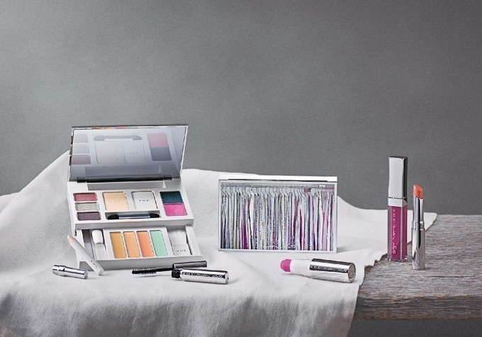 RMKのクリスマスコフレ、人気のベースメイクキットや限定リップグロス