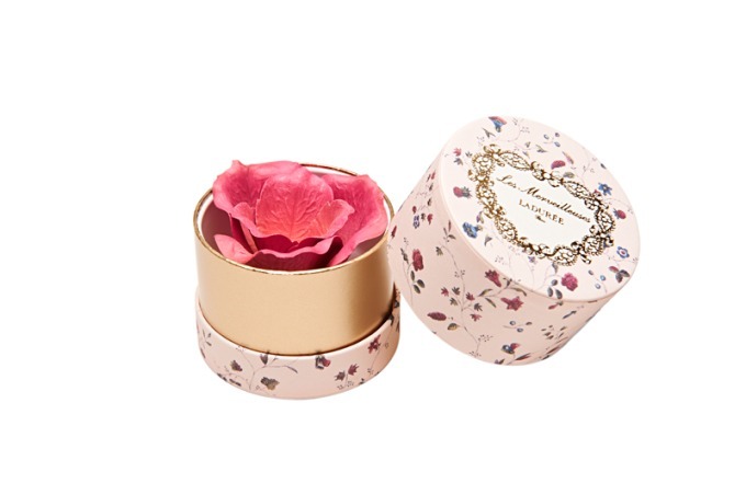 レ・メルヴェイユーズ ラデュレ“バラのつぼみ”型チークカラー、そごう