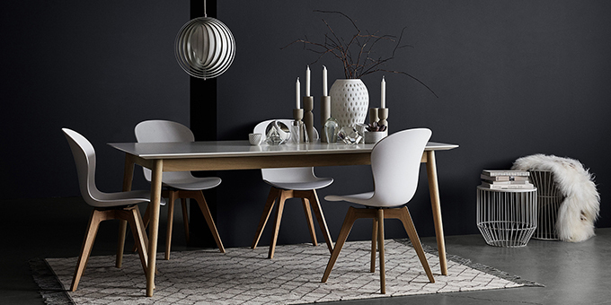 デンマーク発インテリア「ボーコンセプト」のランプ、満月のような