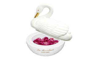 レ・メルヴェイユーズ ラデュレ“白鳥”主役の19年クリスマスコフレ