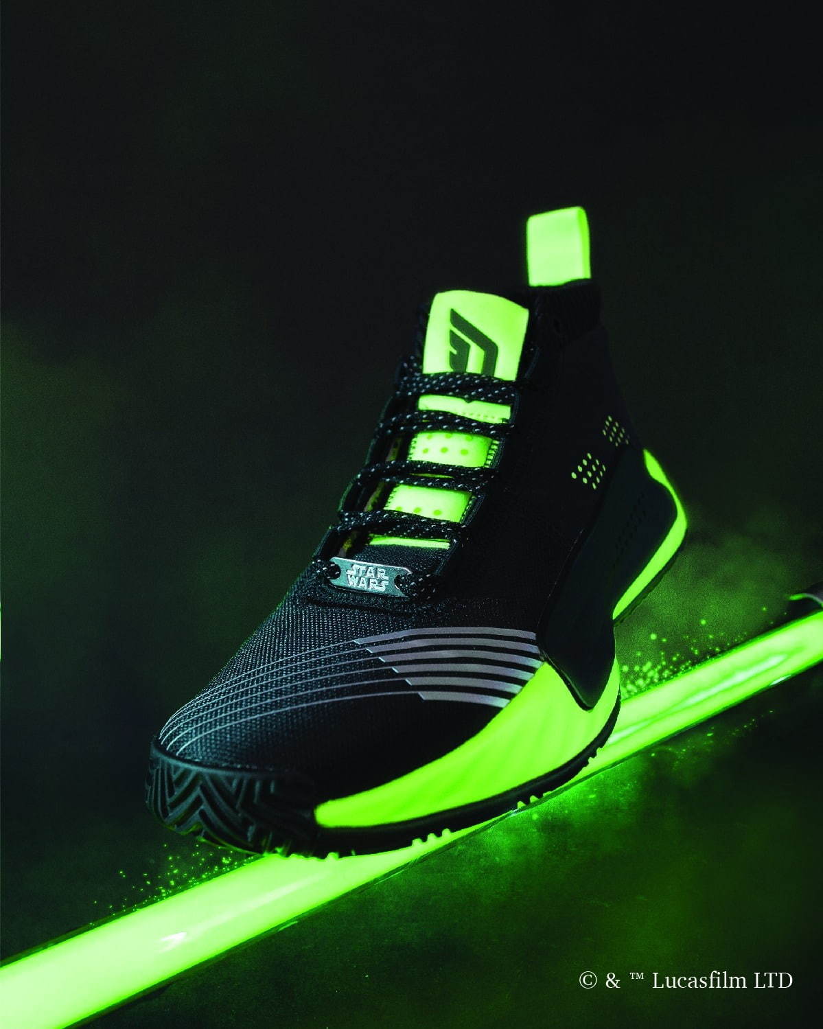 アディダス×スター・ウォーズ、第1弾はライトセーバーモチーフの