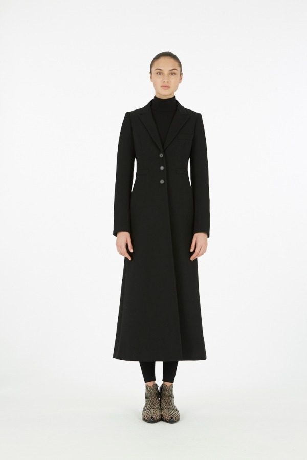 パリのファッションブランド「アライア」東京初の限定ショップ、“花弁