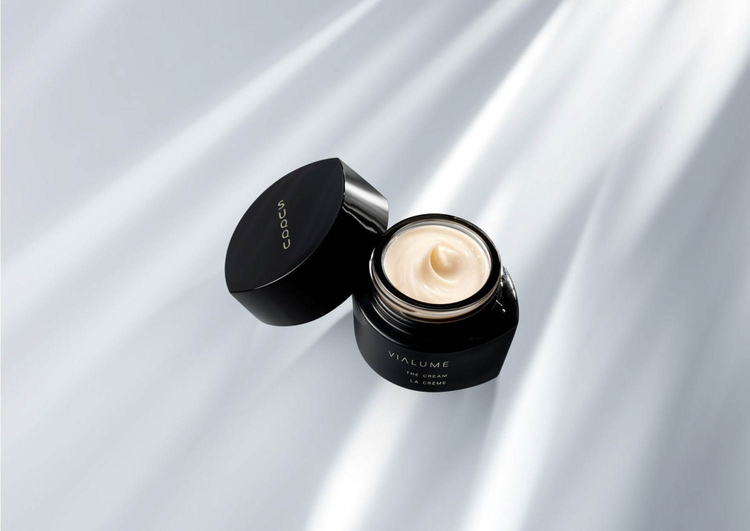 SUQQU最高峰スキンケア「ヴィアルム」誕生、“大人の艶肌”を作る3