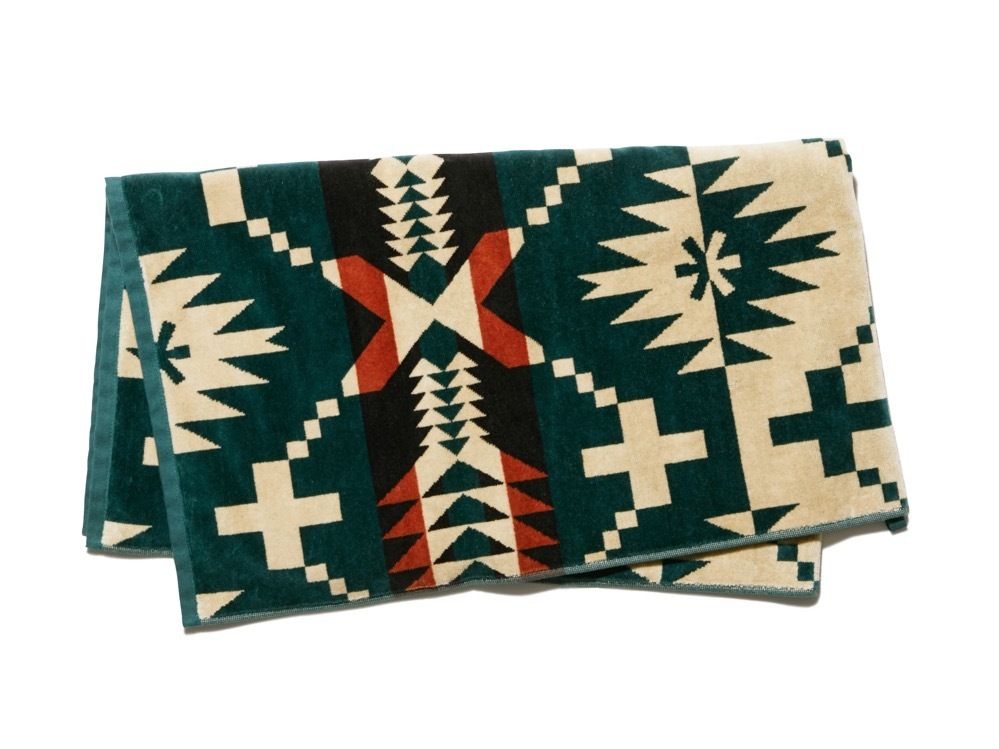 スノーピーク / ペンドルトンのタオルブランケット、定番柄をホワイト