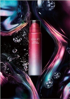 アスタリフト“パチパチ弾ける泡”の美容液「スパークル タイト セラム