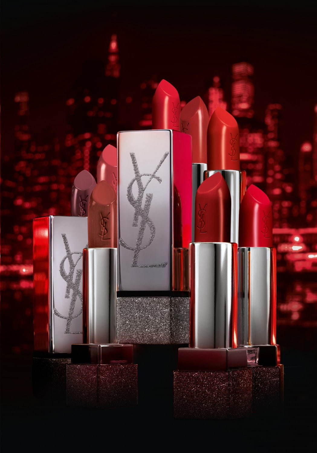 イヴ・サンローラン“パリ・ロンドン・NY・LA”着想の光沢レッドリップ