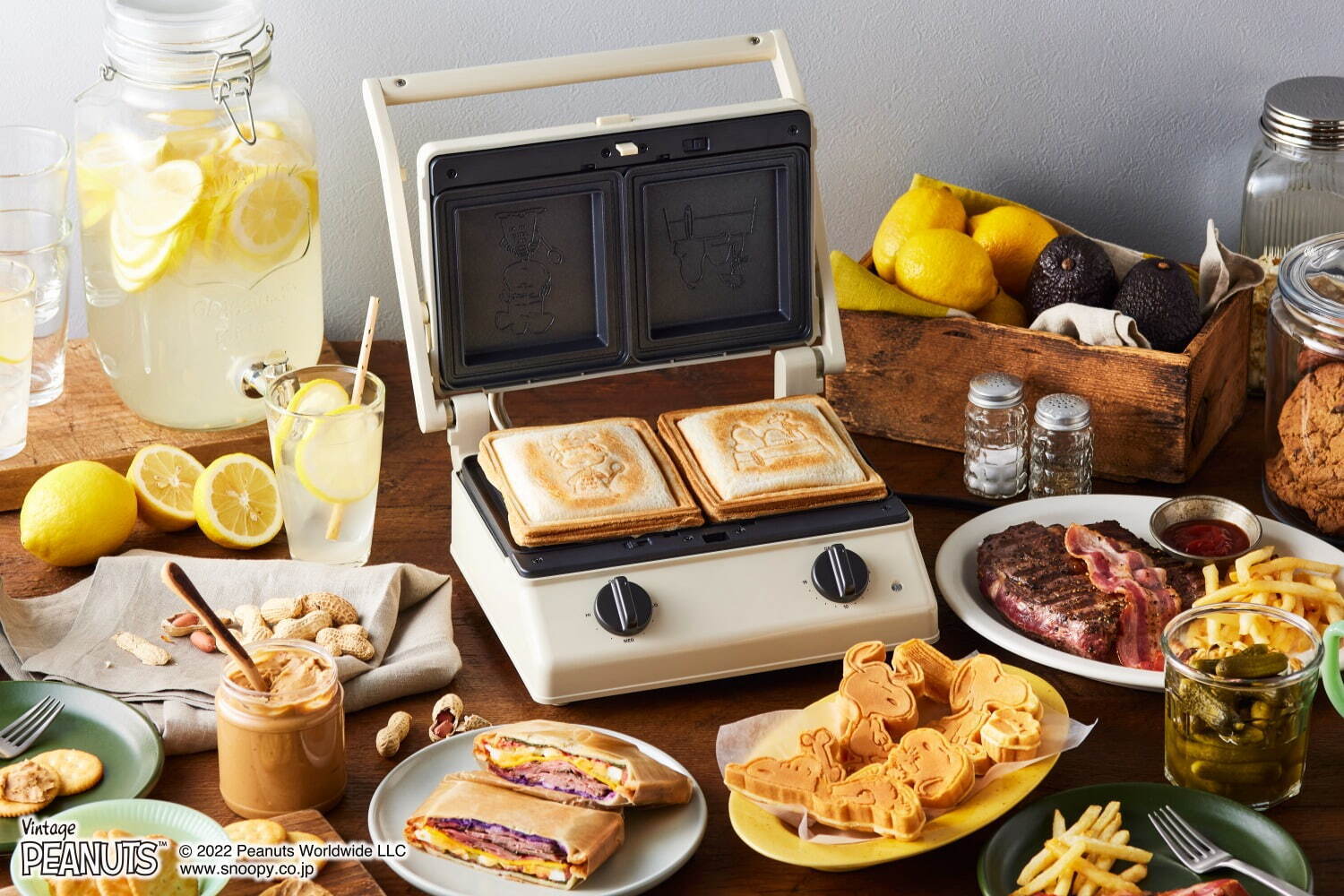 ピーナッツ×ブルーノのグリルサンドメーカー、“スヌーピーの焼き目入り