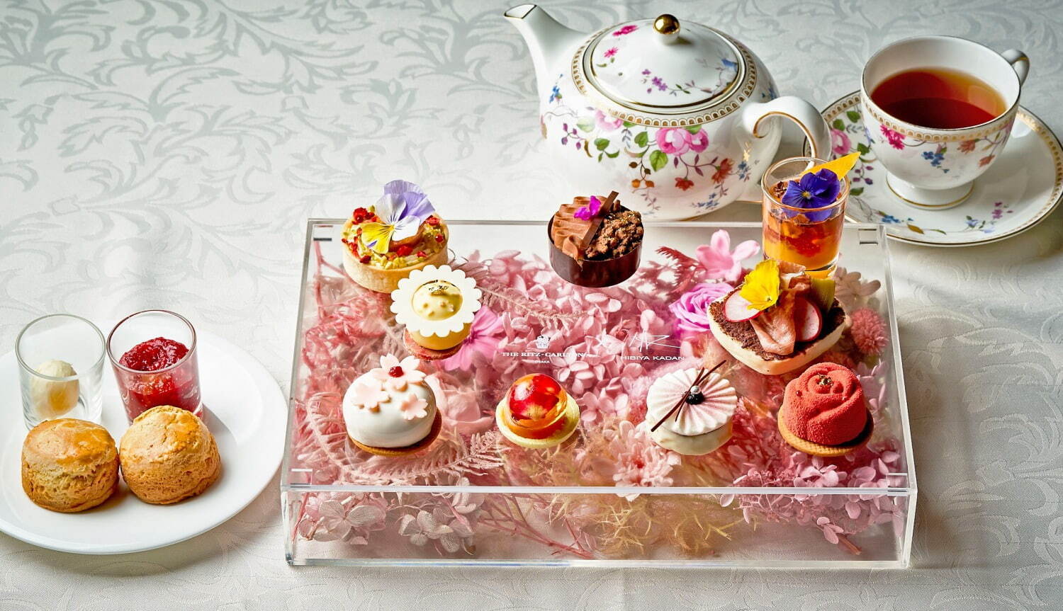 ザ・リッツ・カールトン大阪×日比谷花壇「フラワーアフタヌーンティー