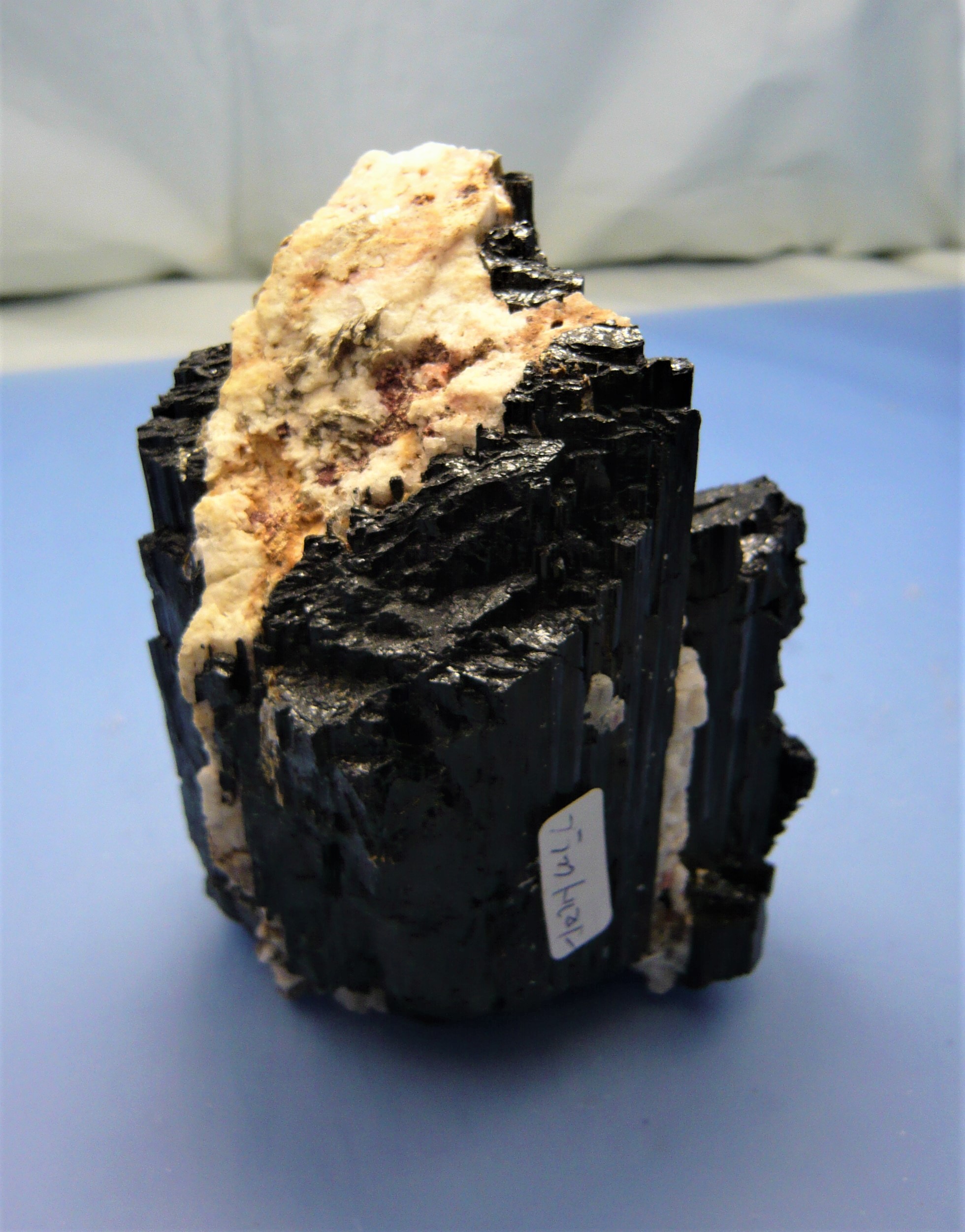 ブラックトルマリン原石 パワーストーン販売、結婚相談所なら