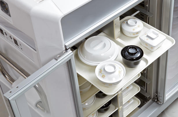 冷温蔵配膳車｜シンプルなデザインで運搬性や清掃性にも優れています