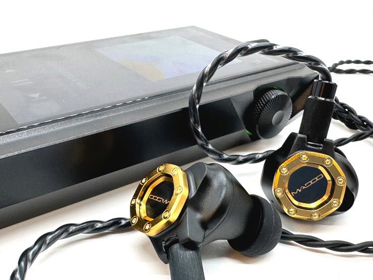 MADOO Typ622レビュー | 窓デザインのハウジングと包み込むような