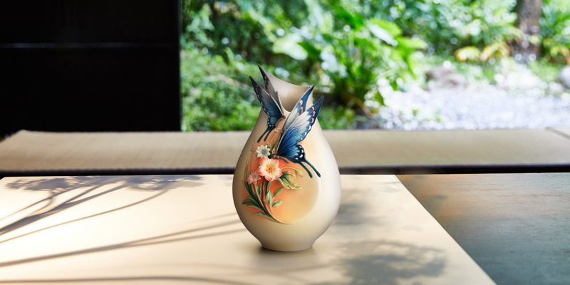 FLUTTERING BEAUTY FLOWER AND BUTTERFLY SCULPTURED PORCELAIN SMALL VASE