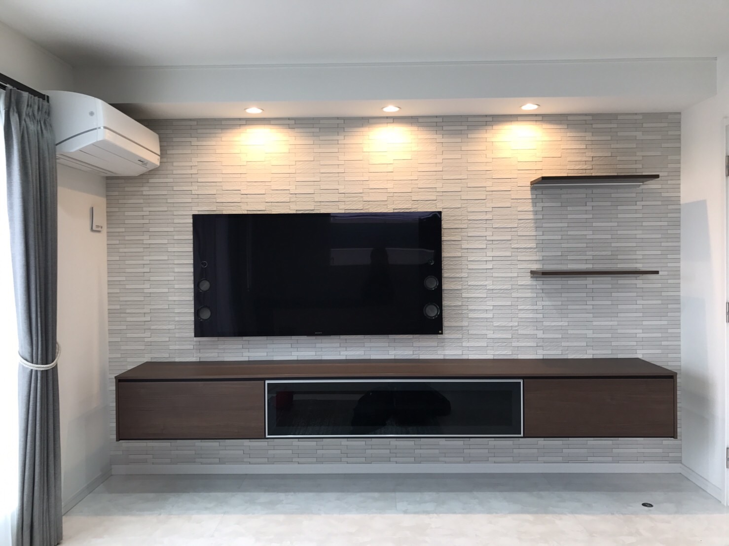 SONY BRAVIA KJ-55X9350Dテレビ壁掛工事：施工事例｜福岡でテレビの