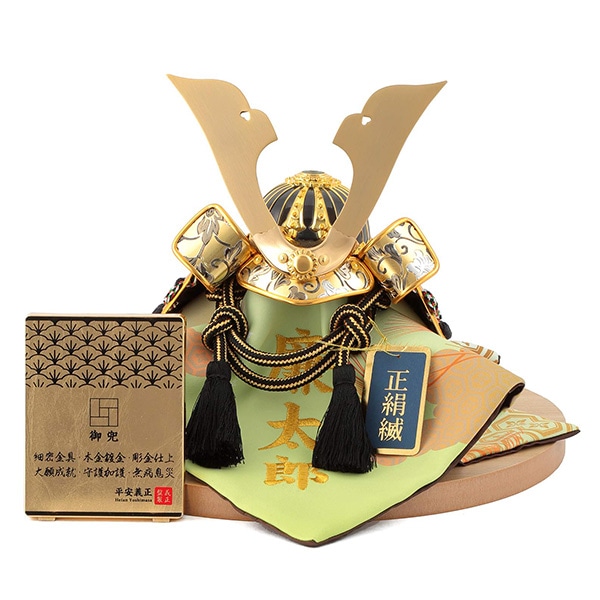 五月人形 兜飾り武将シリーズ 金唐草 5号 大鍬兜 正絹縅 細密金具 本金