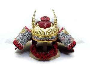 五月人形 兜 / 鈴甲子雄山 / 武田信玄 収納飾り – 人形の鯉徳
