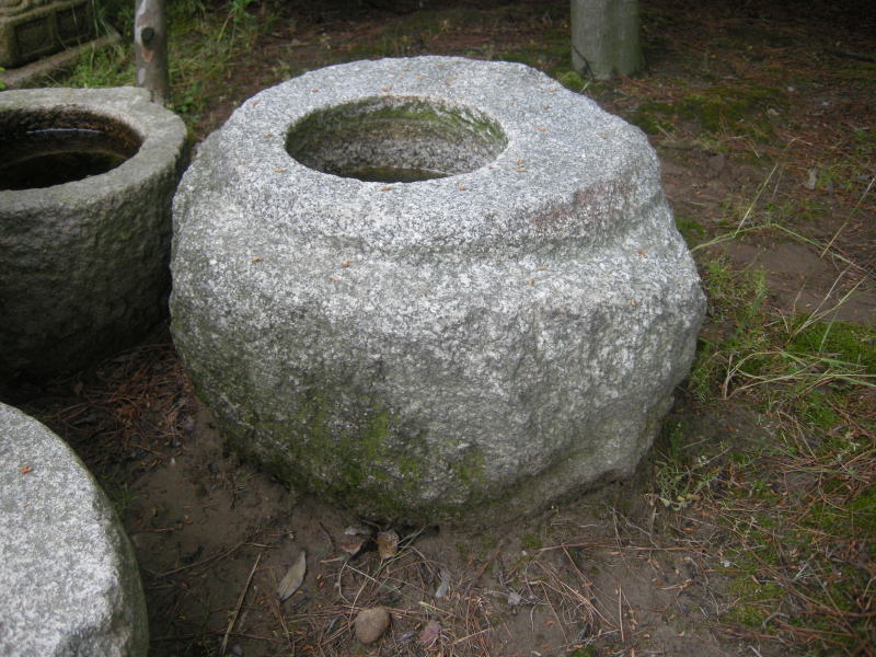 日本庭園（茶庭）庭・本格ガーデニング < 時代もの水鉢 | 苔の通販 苔屋