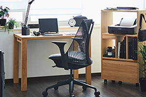 オフィスチェアの快適性を自宅に導入する｜大人デスクstyle｜カリモク