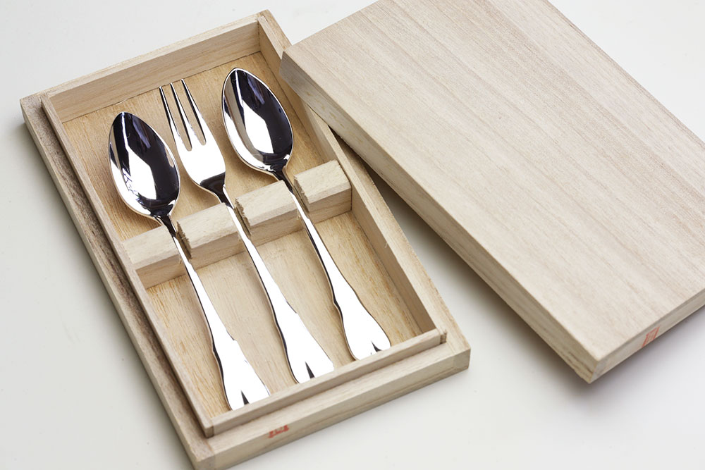 銀食器 名前が刻印できるシルバー950の純銀食器カトラリーセット