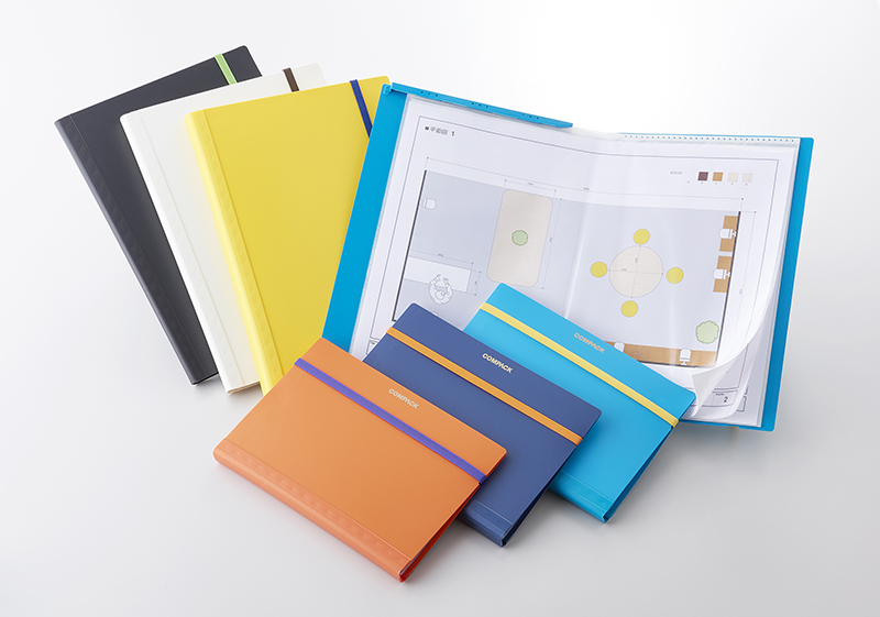 書類をコンパクトに折りたためるクリアーファイルに新たなラインアップ