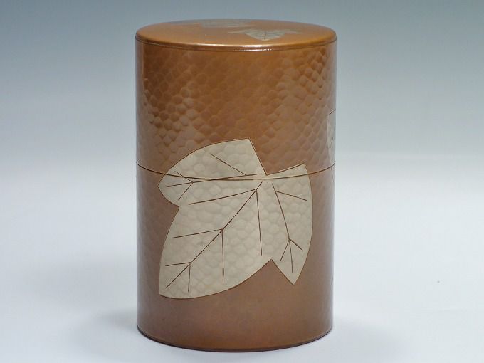 玉川堂の鎚目鋲打葉文茶筒 | 東京世田谷の買取専門店くらしのくら